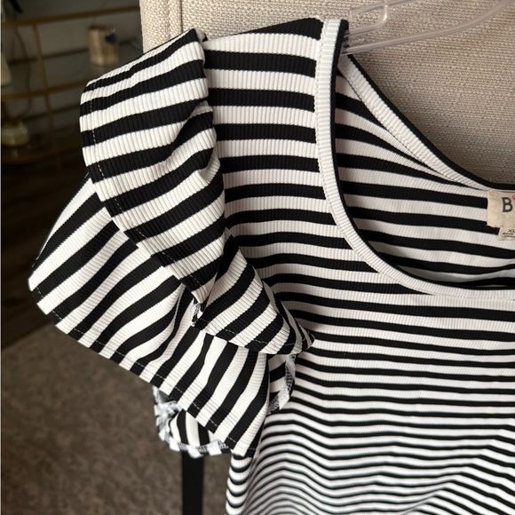 BiBi Black White Striped Ruffle Sleeve Top XL NWOT Stretch Knit - Picture 3 of 7
